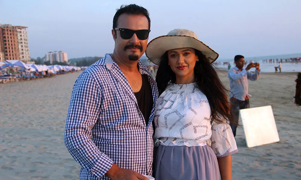সাগর সৈকতে রিজুর নতুন সিনেমার শুটিংরত অভিনেতা-অভিনেত্রী. Channel i News - চ্যানেল আই নিউজ