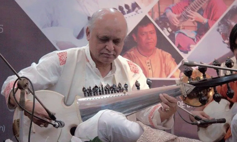 শাহাদাত হোসেন খান সরোদ বাজাচ্ছেন, স্মরণে তার জীবন. Channel i News - চ্যানেল আই নিউজ