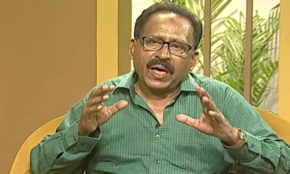 বাংলাদেশের একজন বিশিষ্ট ব্যক্তি সাক্ষাৎকার দিচ্ছেন. Channel i News - চ্যানেল আই নিউজ