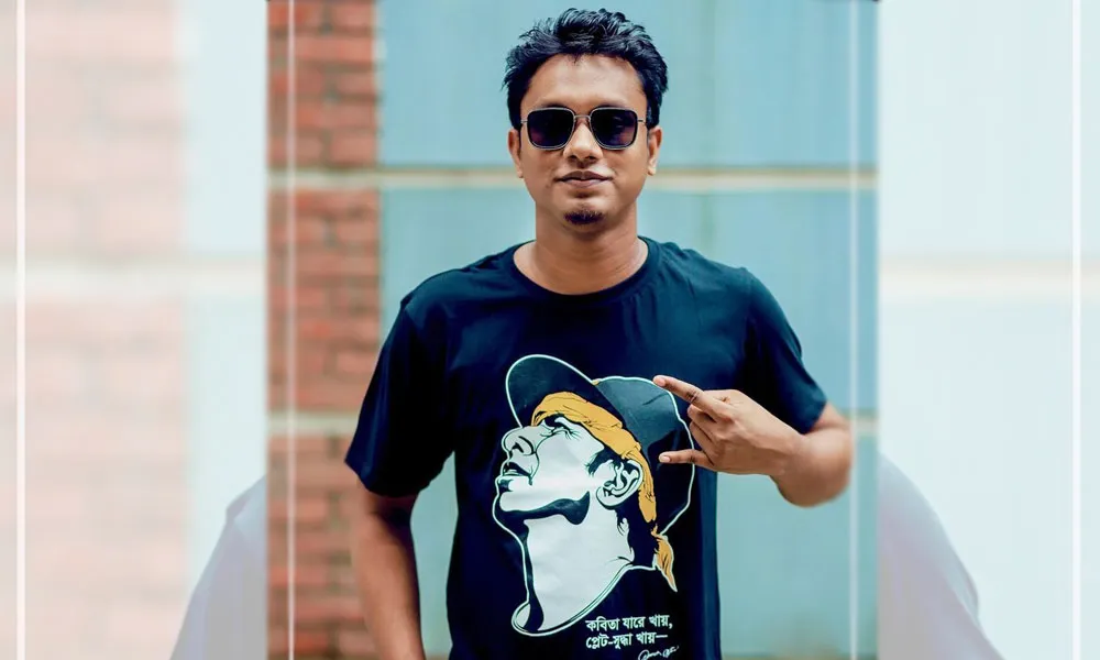 কুমার শানু sunglasses পরা অবস্থায় ছবি তোলেন. Channel i News - চ্যানেল আই নিউজ