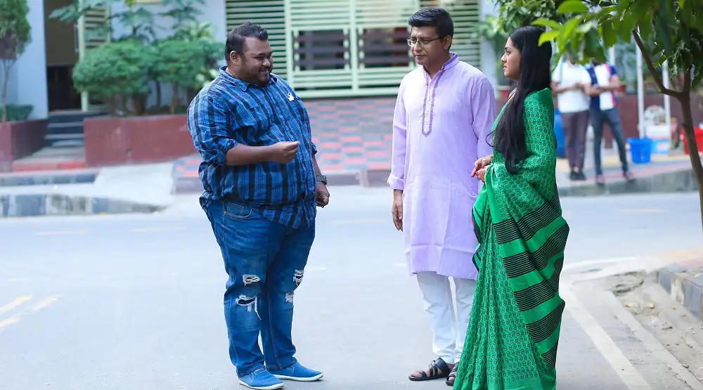 বাংলাদেশি পুরুষ ও নারী এক 'ইন্ট্রোভার্ট কাপল' গল্পে আলোচনা করছে. Channel i News - চ্যানেল আই নিউজ