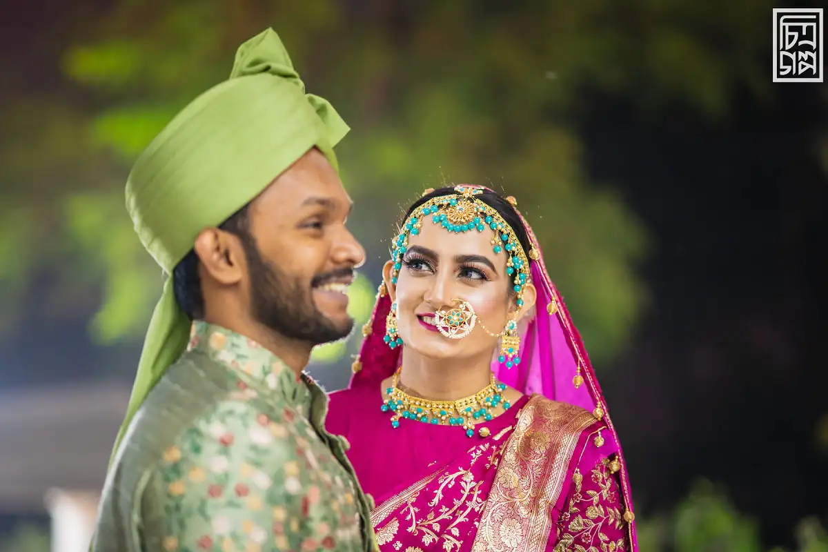 অপরূপ বিয়ের অনুষ্ঠানে নবদম্পতি হাসিমুখে একে অপরের পাশে. Channel i News - চ্যানেল আই নিউজ
