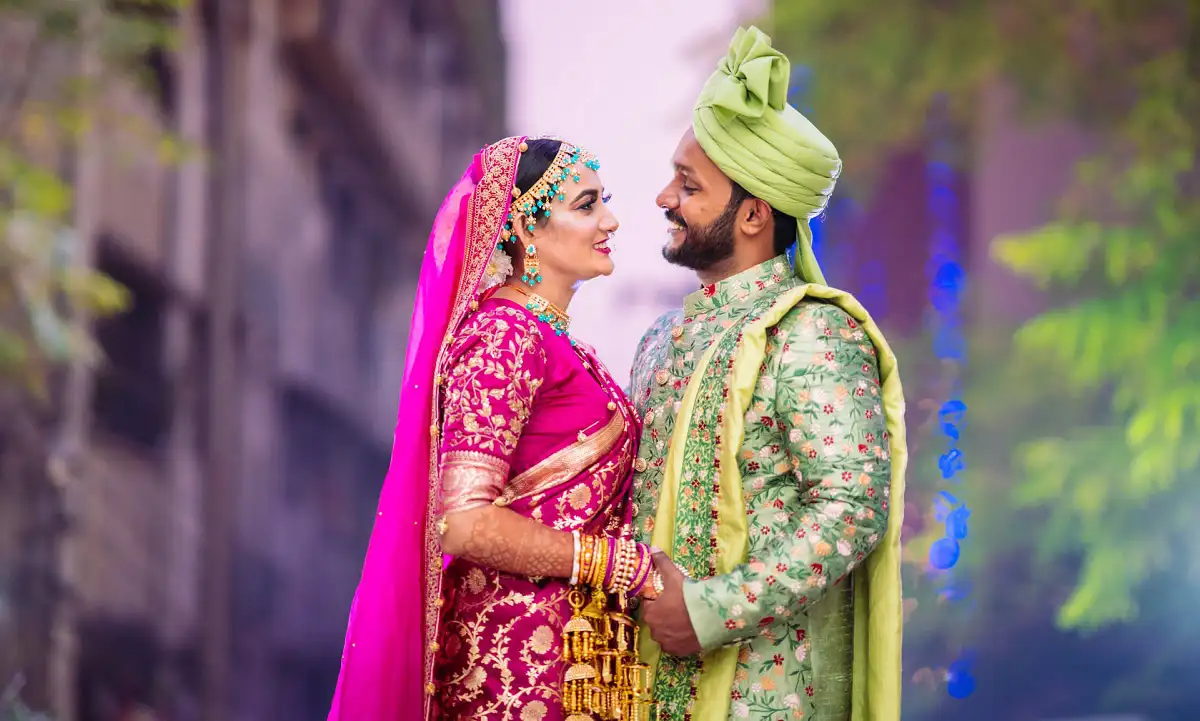 বাংলাদেশি দম্পতি বিবাহের অনুষ্ঠানে একে অপরের সাথে হাসিমুখে. Channel i News - চ্যানেল আই নিউজ
