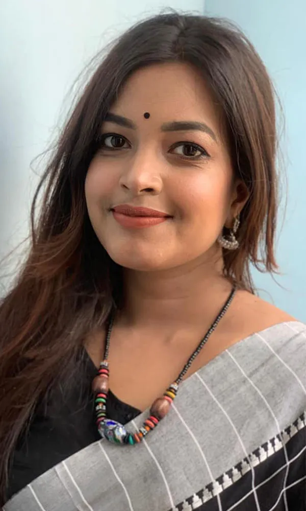 বাংলাদেশের ঐতিহ্যবাহী পোশাক পরা অংকের ফোক গানের প্রতিযোগী. Channel i News - চ্যানেল আই নিউজ