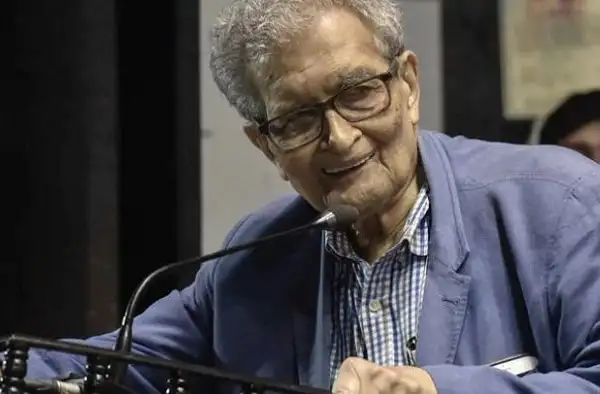 অমর্ত্য সেন বক্তৃতা দিচ্ছেন, হাসিমুখে, চ্যানেল আই অনলাইন. Channel i News - চ্যানেল আই নিউজ