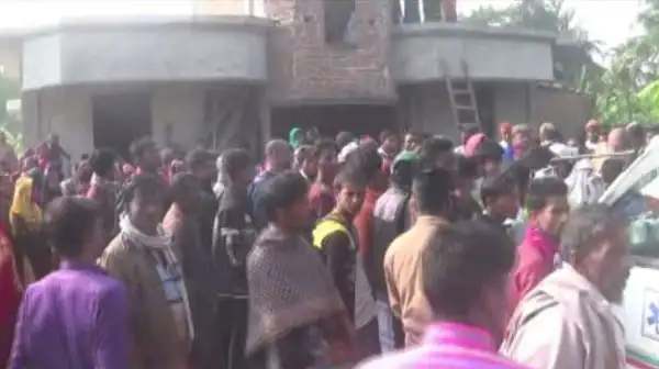 লক্ষ্মীপুরে ডাকাতের হামলায় যুবলীগ নেতা খুনের ঘটনায় জনতার ভিড়. Channel i News - চ্যানেল আই নিউজ