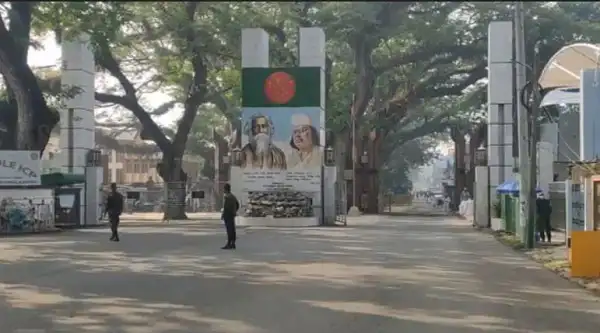 Benapole border gate with Bangladesh flag and security personnel. Channel i News - চ্যানেল আই নিউজ