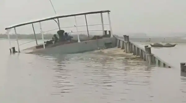 ফেরি ডুবির দৃশ্য, বাংলাবাজার-শিমুলিয়া নৌরুটে দুর্ঘটনা. Channel i News - চ্যানেল আই নিউজ
