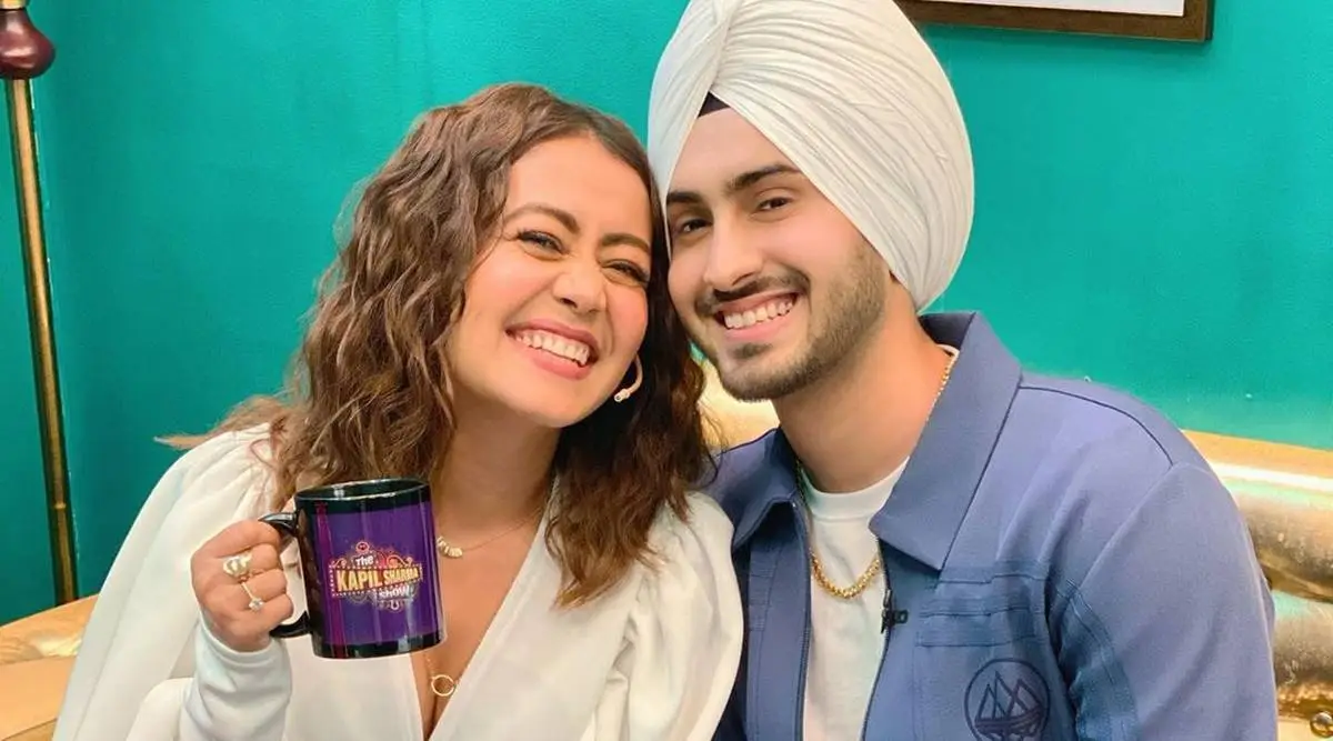 হাসিমুখে ভরা দুই বন্ধুর ছবি, একজন মহিলা ও একজন পুরুষ. Channel i News - চ্যানেল আই নিউজ