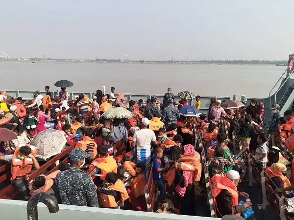 রোহিঙ্গা শরণার্থীরা ভাসানচরে আসার জন্য অপেক্ষা করছে. Channel i News - চ্যানেল আই নিউজ