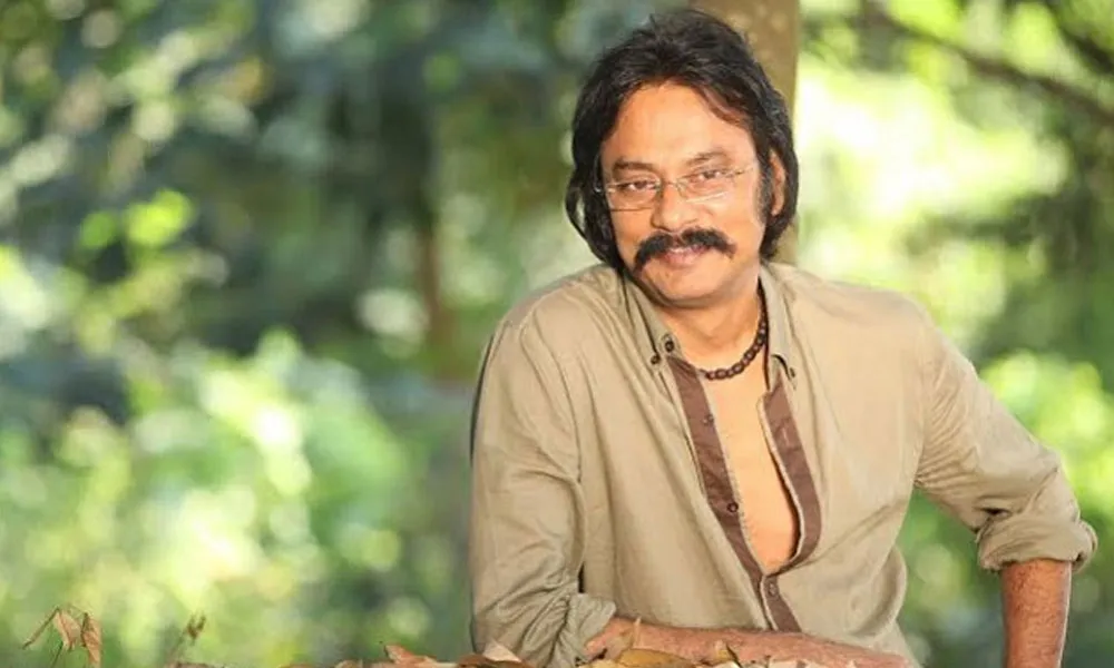 প্রখ্যাত অভিনেতা হাসানুজ্জামান বনজঙ্গলে হাস্যোজ্জ্বল মুখে. Channel i News - চ্যানেল আই নিউজ