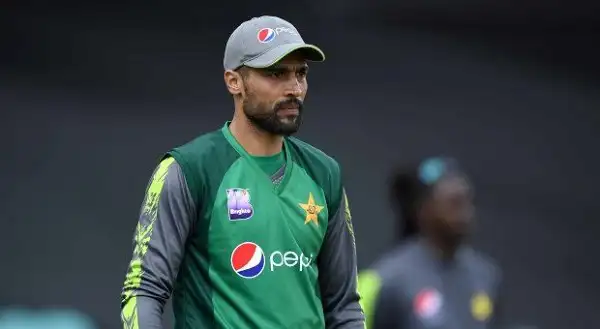 বাংলাদেশ ক্রিকেটার ওয়াকার ও মিসবাহের ছবি, আমিরের ছবি নেই. Channel i News - চ্যানেল আই নিউজ