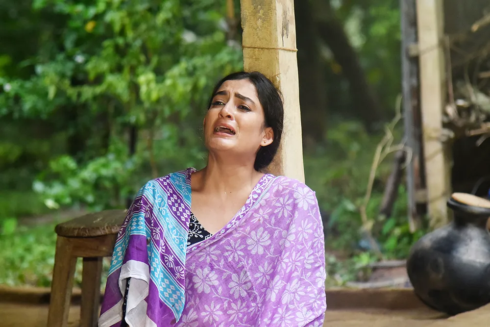 প্রবাসীর বউ অপর্ণা ঘোষের আবেগপ্রবণ ছবি, বাংলার সাংস্কৃতিক পরিবেশে. Channel i News - চ্যানেল আই নিউজ
