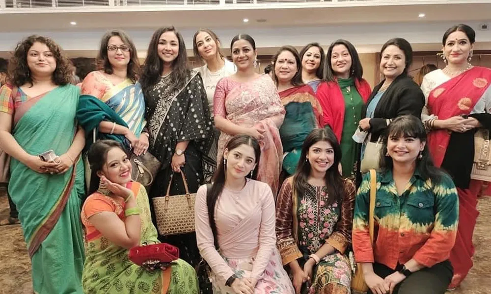 বাংলাদেশের নারীদের একটি গ্রুপ, বিশেষ প্রদর্শনী শেষে ছবি. Channel i News - চ্যানেল আই নিউজ
