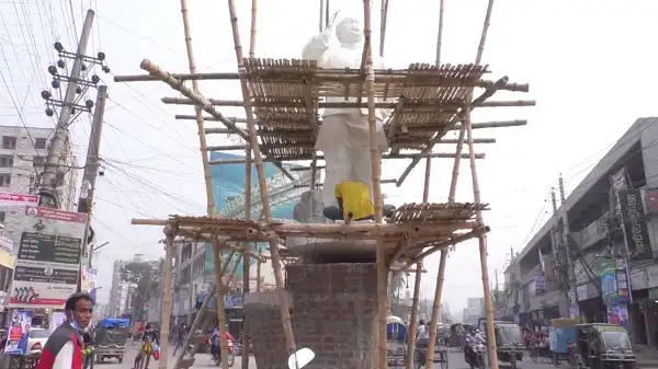 কুষ্টিয়ায় বঙ্গবন্ধুর ভাস্কর্য ভাঙচুরের ঘটনায় নির্মাণ কাজ চলছে. Channel i News - চ্যানেল আই নিউজ