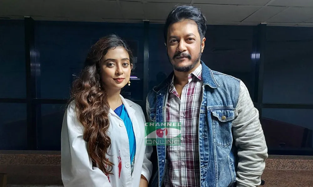 দুটি মানুষ একসঙ্গে দাঁড়িয়ে, ক্যারিয়ারে ইমনের টার্নিং পয়েন্ট. Channel i News - চ্যানেল আই নিউজ
