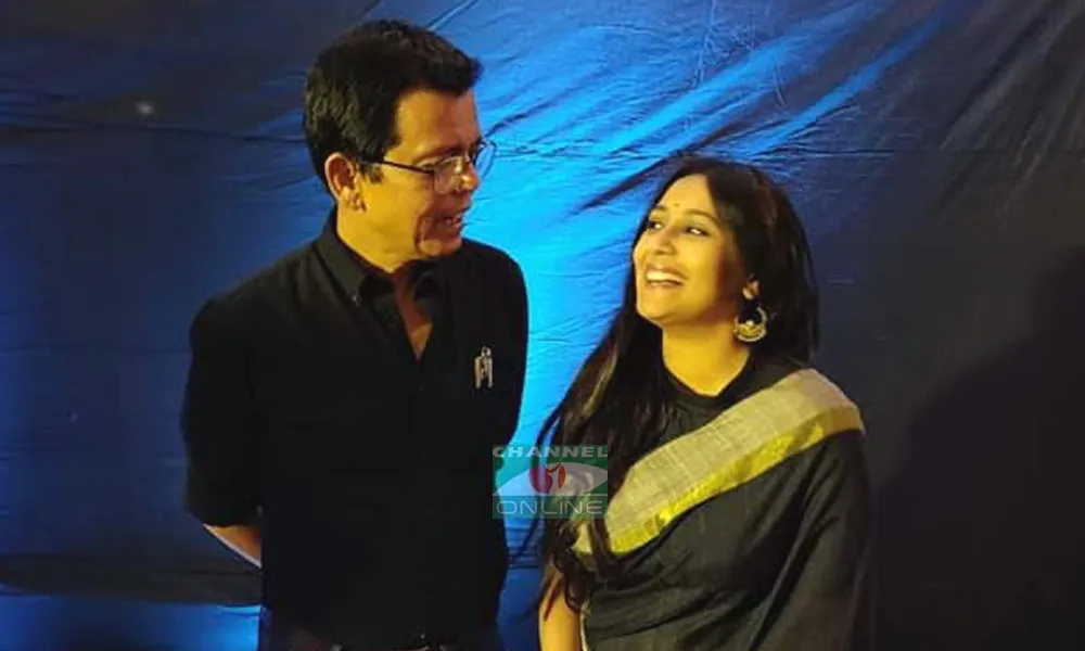 নির্ঝর ও অপি একসঙ্গে হাসছেন, আনন্দিত মা-বাবা. Channel i News - চ্যানেল আই নিউজ