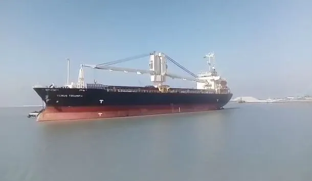 প্রথম পরীক্ষামূলক জাহাজ মাতারবাড়ি গভীর সমুদ্র বন্দরে ভিড়েছে. Channel i News - চ্যানেল আই নিউজ