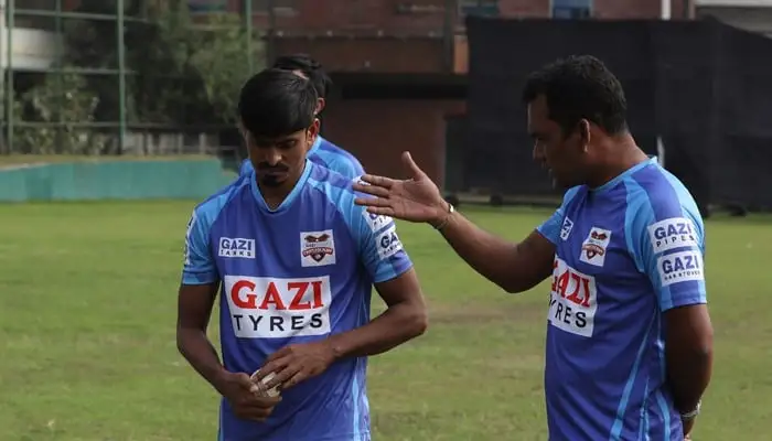 বাংলাদেশ ফুটবল দলের দুই কোচের অনুশীলন সময়ের দৃশ্য. Channel i News - চ্যানেল আই নিউজ