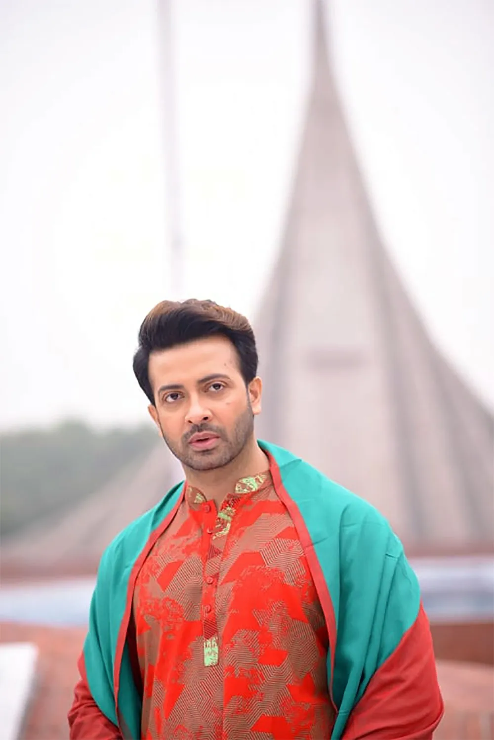 স্মৃতিসৌধের পাশে শাকিবের ছবি, দেশপ্রেমের প্রতীক. Channel i News - চ্যানেল আই নিউজ