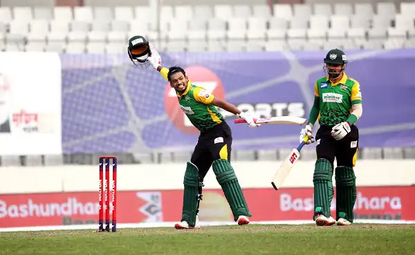 ক্রিকেট খেলোয়াড় রাব্বি ব্যাট হাতে উদযাপন করছেন. Channel i News - চ্যানেল আই নিউজ