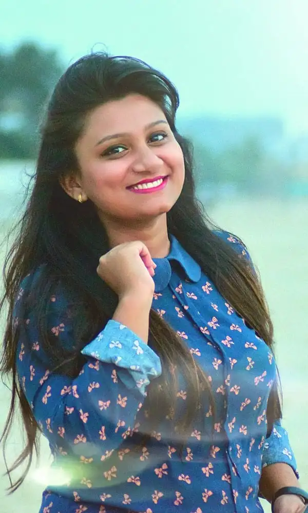 ফেরদৌস ওয়াহিদ হাসিমুখে, কালো শার্ট পরা, চুলে সাদা দাগ. Channel i News - চ্যানেল আই নিউজ