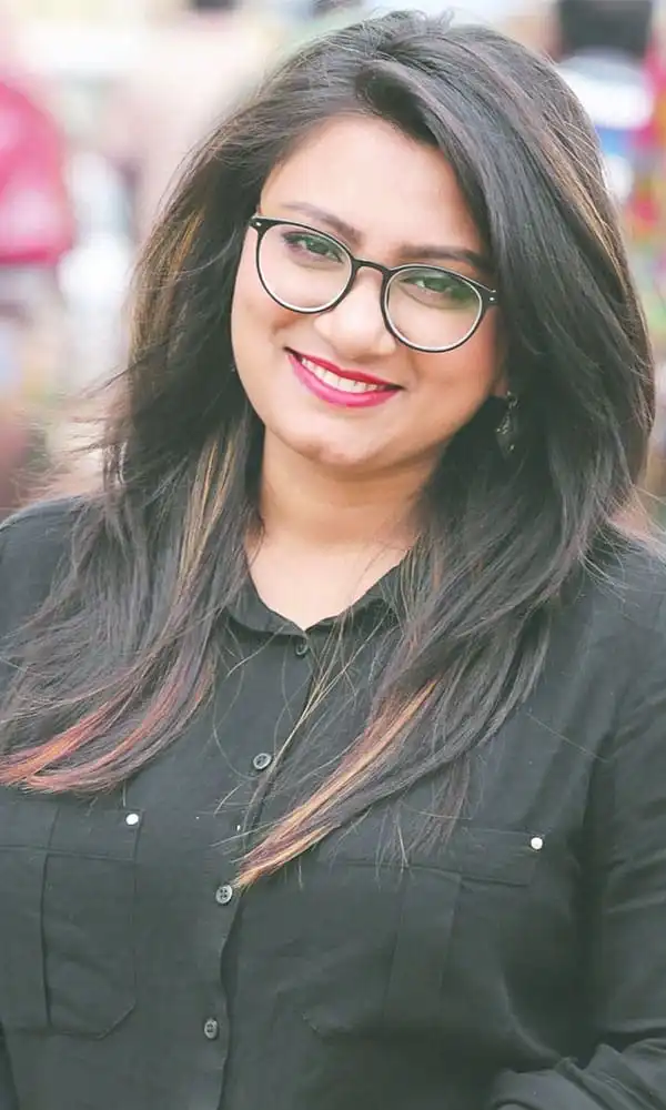 ফেরদৌস ওয়াহিদ হাসিমুখে, কালো শার্ট পরা, চুলে সাদা দাগ. Channel i News - চ্যানেল আই নিউজ