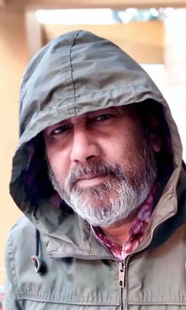 ফেরদৌস ওয়াহিদ সানগ্লাস পরা, হাসিমুখে পোজ দিচ্ছেন. Channel i News - চ্যানেল আই নিউজ