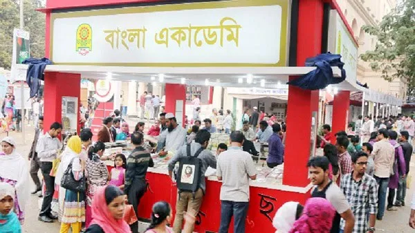 বাংলা একাডেমি বইমেলা ২০২৩, বইপ্রেমীদের ভিড়. Channel i News - চ্যানেল আই নিউজ