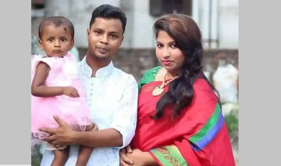 স্বামী-স্ত্রী ও শিশু সন্তান সহ পরিবারের ছবি. Channel i News - চ্যানেল আই নিউজ