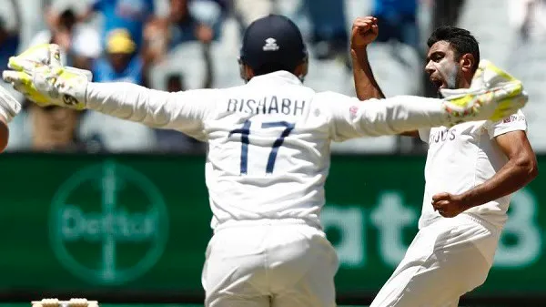 অস্ট্রেলিয়া-ভারত ক্রিকেট ম্যাচে খেলোয়াড়দের উদযাপন. Channel i News - চ্যানেল আই নিউজ