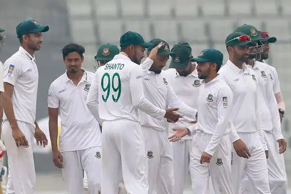 বাংলাদেশ ক্রিকেট দলের টেস্ট ক্রিকেটাররা মাঠে একত্রিত।. Channel i News - চ্যানেল আই নিউজ