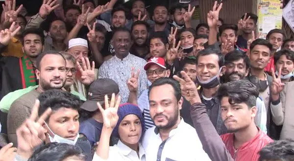 চসিক নির্বাচনে বিজয়ী কাউন্সিলরদের শুভেচ্ছা জানাচ্ছেন প্রার্থী ও সমর্থকরা. Channel i News - চ্যানেল আই নিউজ
