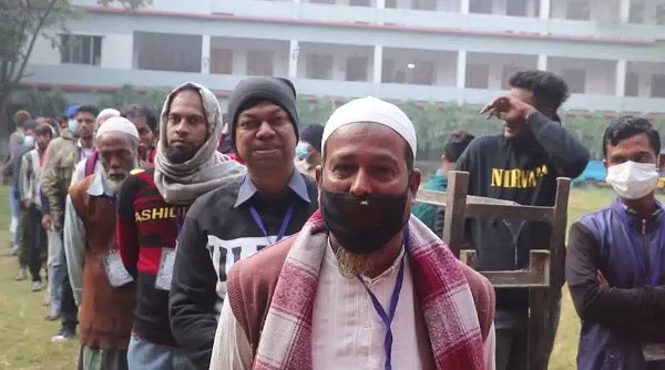 বিভিন্ন ভোটার ভোট কেন্দ্রে অপেক্ষমাণ, ভোটগ্রহণ চলছে।. Channel i News - চ্যানেল আই নিউজ