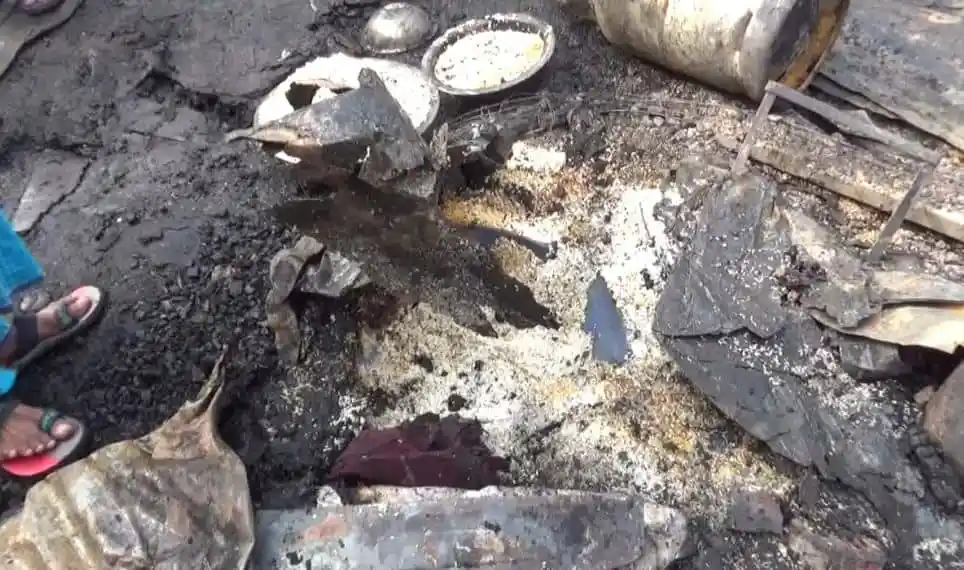 অগ্নিকাণ্ডে ক্ষতিগ্রস্ত এলাকা ও ধ্বংসস্তূপের ছবি. Channel i News - চ্যানেল আই নিউজ