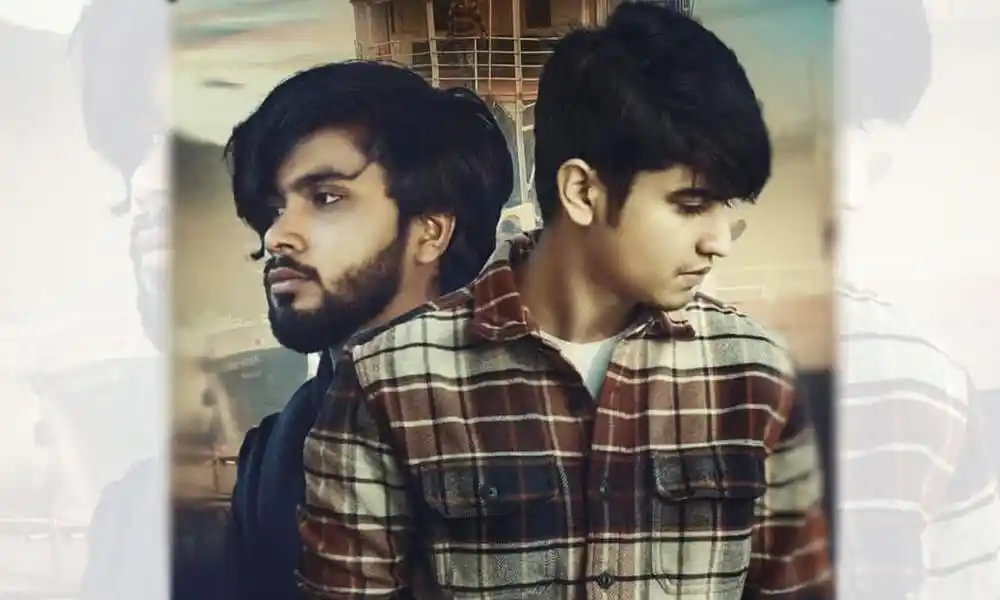 দুজন যুবক একসাথে দাঁড়িয়ে, পেছনে শহরের দৃশ্য. Channel i News - চ্যানেল আই নিউজ