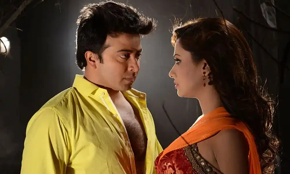 শাকিব ও ববি মুখোমুখি দাঁড়িয়ে নাটকের দৃশ্য. Channel i News - চ্যানেল আই নিউজ
