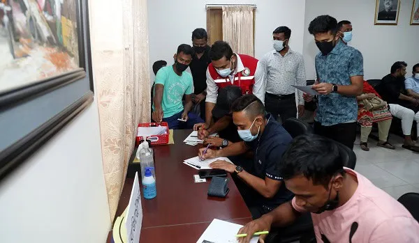 মোস্তাফিজ, রুবেলসহ ক্রিকেটাররা ভ্যাকসিন নিচ্ছেন. Channel i News - চ্যানেল আই নিউজ