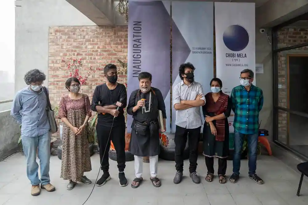বাংলাদেশের বিভিন্ন পেশার মানুষ চ্যানেল আই অনলাইন উদ্বোধনে অংশগ্রহণ করছে।. Channel i News - চ্যানেল আই নিউজ
