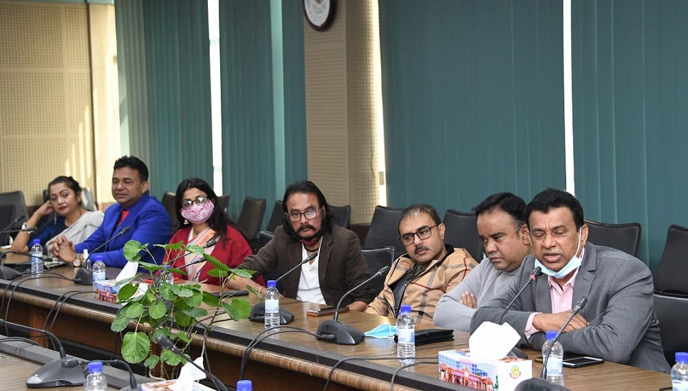 বৈঠকে পুলিশ কার্যক্রমের উপর আলোচনা করছে কর্মকর্তারা. Channel i News - চ্যানেল আই নিউজ