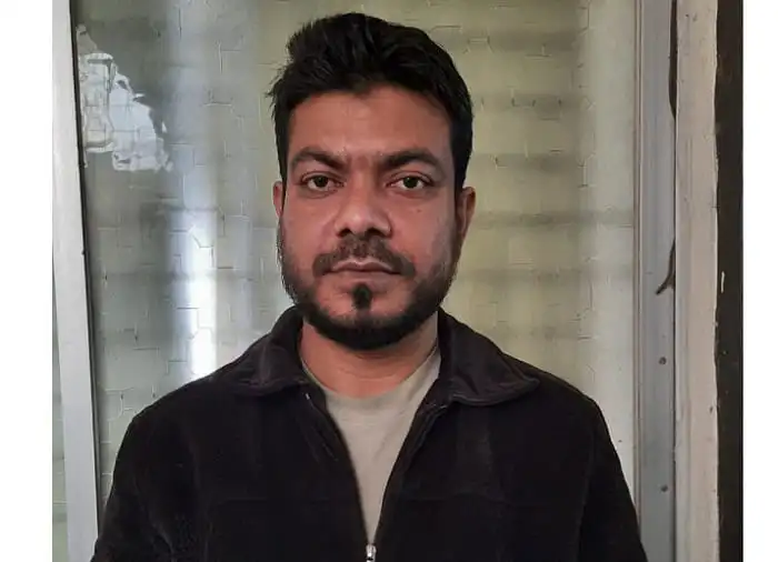 সাংবাদিকের ওপর হামলার মামলায় গ্রেপ্তার ব্যক্তি ছবি. Channel i News - চ্যানেল আই নিউজ