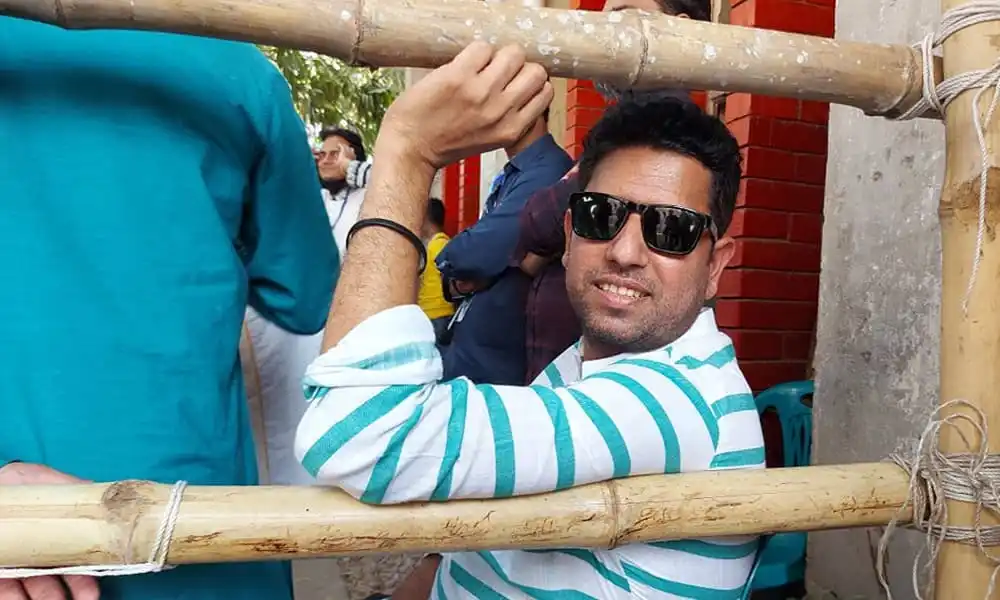 নির্বাচনী অনুষ্ঠানে অংশগ্রহণকারী ব্যক্তি সানগ্লাস পরা. Channel i News - চ্যানেল আই নিউজ