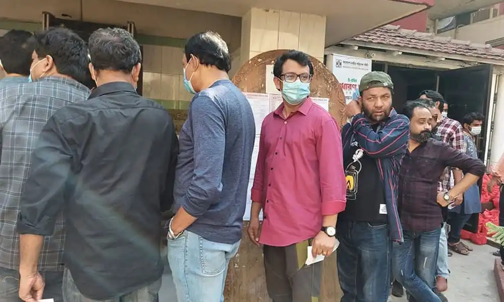 নির্বাচনী লাইনে দাঁড়িয়ে ভোটাররা, ডিরেক্টরস গিল্ড নির্বাচন. Channel i News - চ্যানেল আই নিউজ