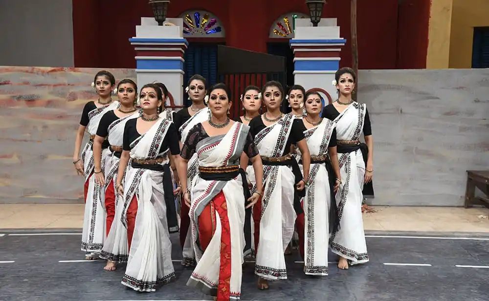দলীয় নারীদের নাটকীয় পরিবেশনা, ঐতিহ্যবাহী পোশাক পরিহিত. Channel i News - চ্যানেল আই নিউজ