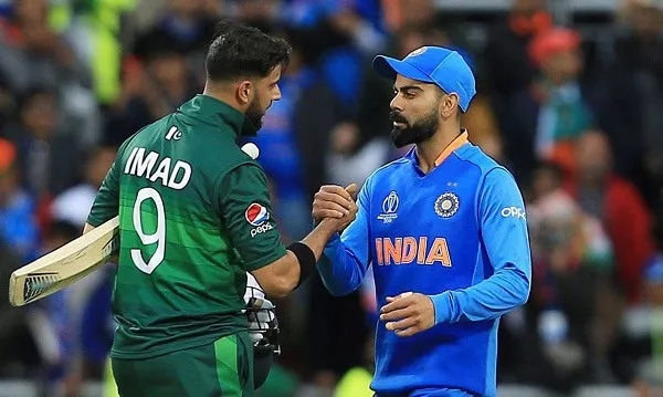 ভারত ও পাকিস্তান ক্রিকেটাররা ম্যাচের মধ্যে শুভেচ্ছা বিনিময় করছেন. Channel i News - চ্যানেল আই নিউজ