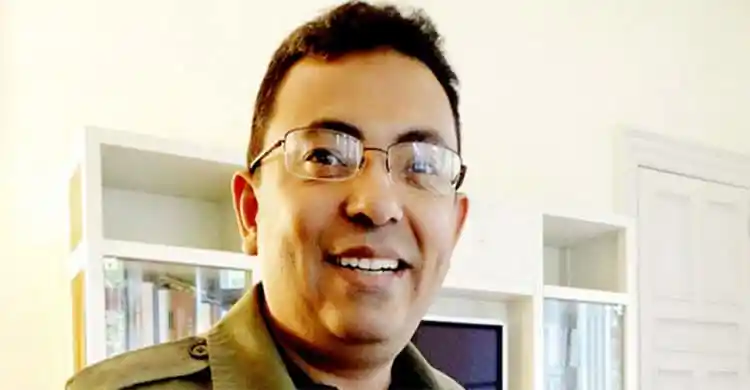 প্রফুল্ল মুখার্জি, বাংলাদেশি সাংবাদিক ও লেখক, হাস্যোজ্জ্বল মুখের ছবি. Channel i News - চ্যানেল আই নিউজ