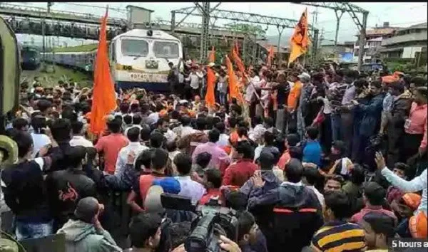 ভারতীয় কৃষকদের রেল অবরোধের প্রতিবাদে বিশাল জনসমাগম।. Channel i News - চ্যানেল আই নিউজ