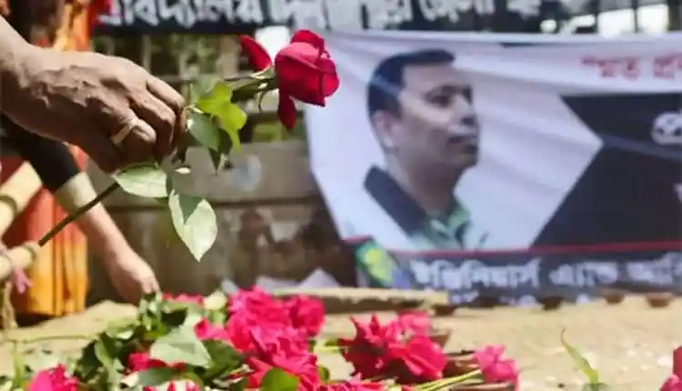 প্রতিবাদে ফুল দিয়ে স্মরণ, অভিজিৎ হত্যার প্রতিবাদে মানববন্ধন. Channel i News - চ্যানেল আই নিউজ