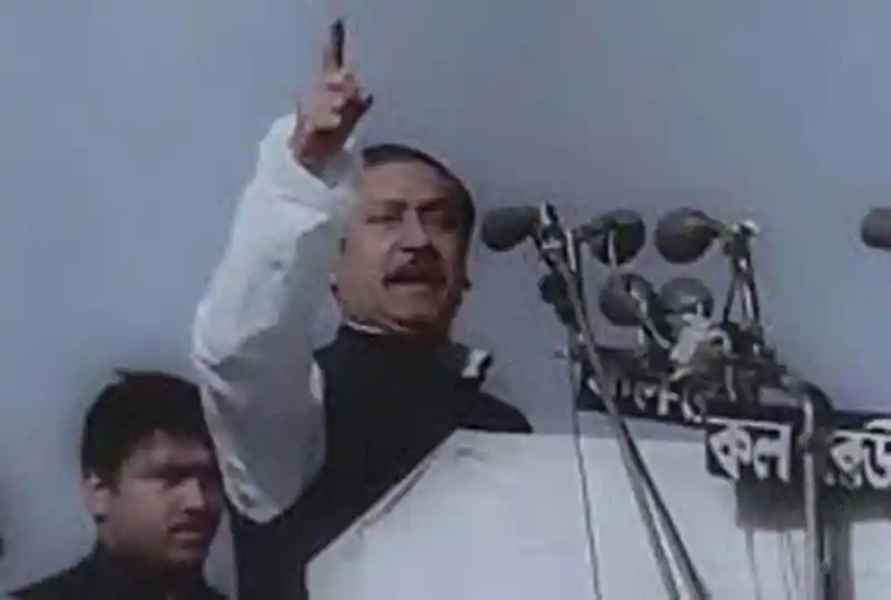 বঙ্গবন্ধু শেখ মুজিবুর রহমান ভাষণে জনসমুদ্রে বক্তৃতা দিচ্ছেন. Channel i News - চ্যানেল আই নিউজ