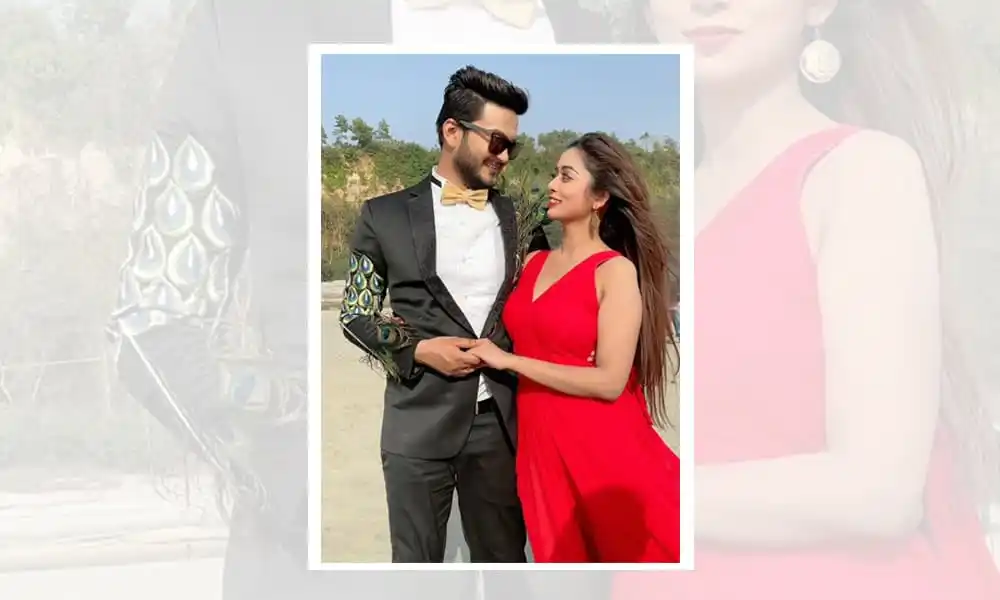 রোমান্টিক দৃশ্যে প্রেমিক-প্রেমিকা, রঙিন পোশাক ও হাসি. Channel i News - চ্যানেল আই নিউজ